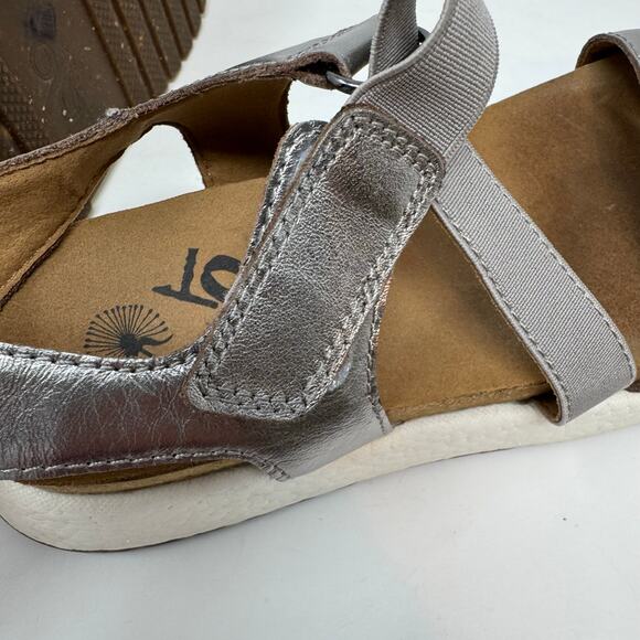 OTBT Sierra Metallic Platform Sandals Shoes Womens 7 Silver Pewter Beach Coastal - Picture 8 of 10